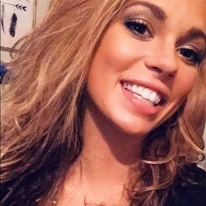 Meet your Posher, Devan